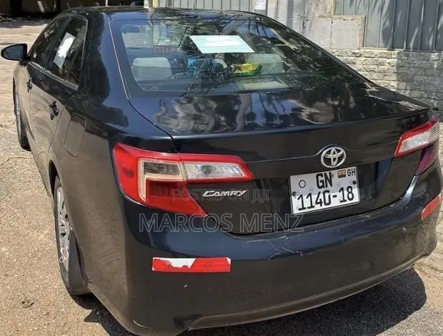 Toyota Camry LE 4dr Sedan (2.5L 4cyl 6A) 2013 Black · Photo 1