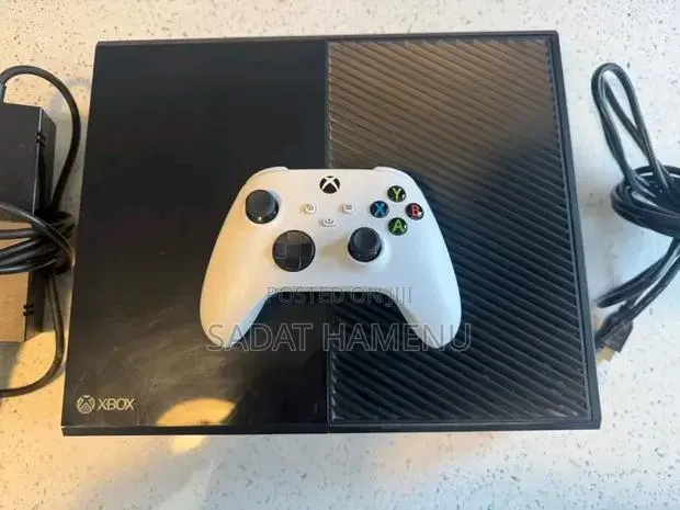 Xbox One With Wireless Controller · Photo 1