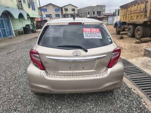 Toyota Vitz 1.3 AWD 3dr 2016 Gold · Photo 1