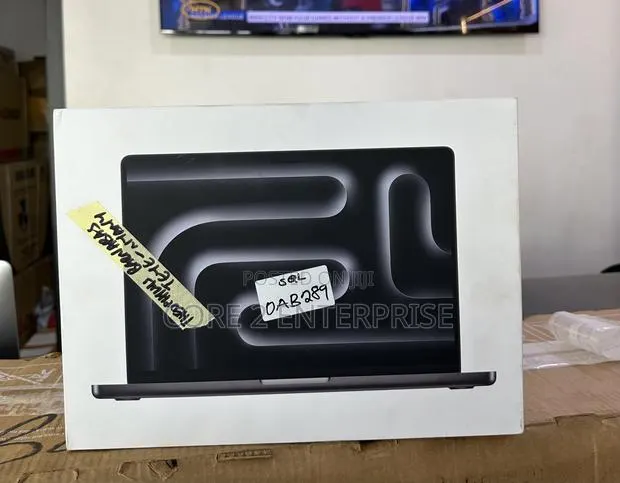 New Laptop Apple MacBook Pro 2025 M5 16GB Apple M5 SSD 512GB · Photo 1