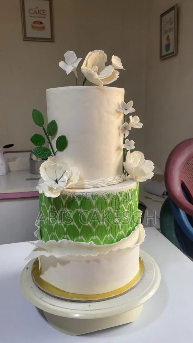 All Edible Wedding Cake · Photo 1