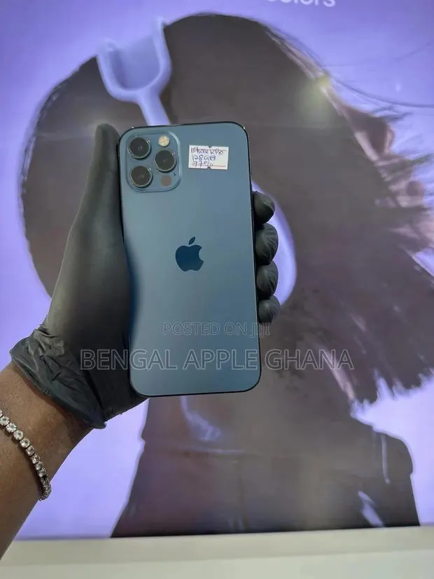 Apple iPhone 12 Pro 128 GB Blue · Photo 1