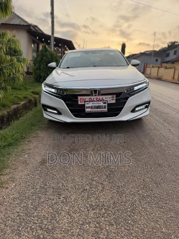 Honda Accord Touring 2.0T 2020 White · Photo 1