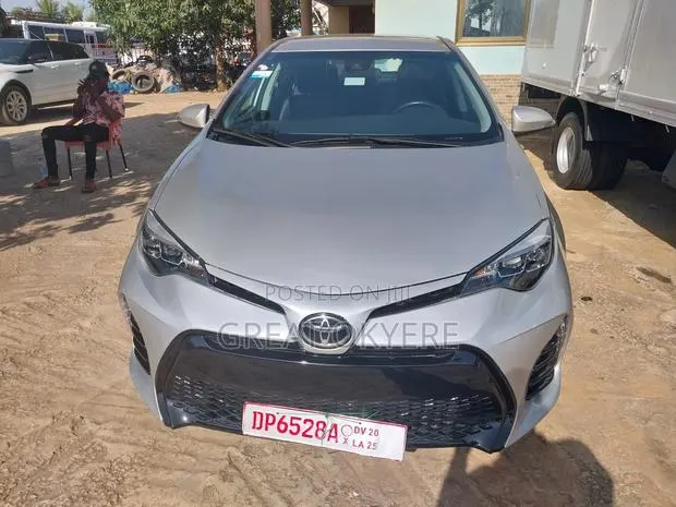 Toyota Corolla 2019 Silver · Photo 1