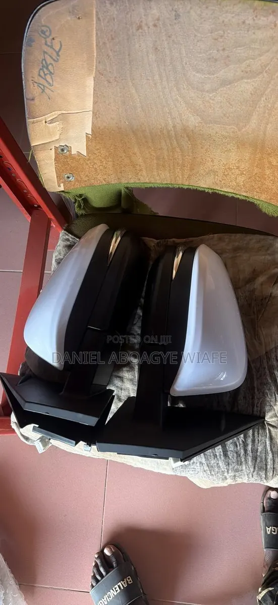 Toyota RAV 4 2016 Side Mirrors · Photo 1
