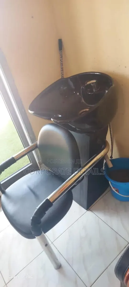 Salon Sinks · Photo 1