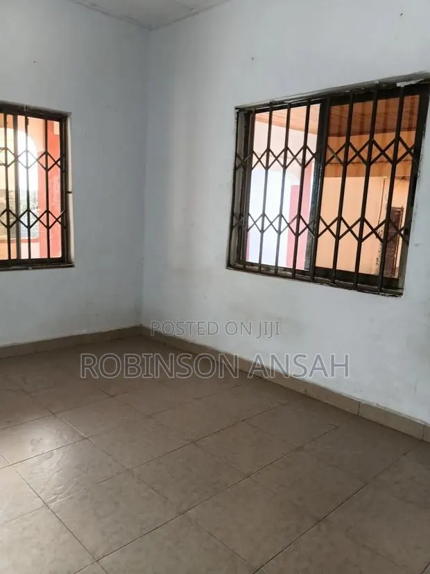 Furnished 1bdrm Apartment in Apatrapapa Pkukrom, Atwima Mponua · Photo 1