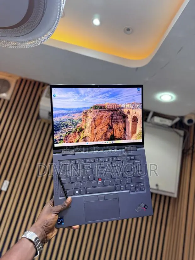 Laptop Lenovo ThinkPad X1 Yoga 16GB Intel Core i7 SSD 512GB · Photo 1