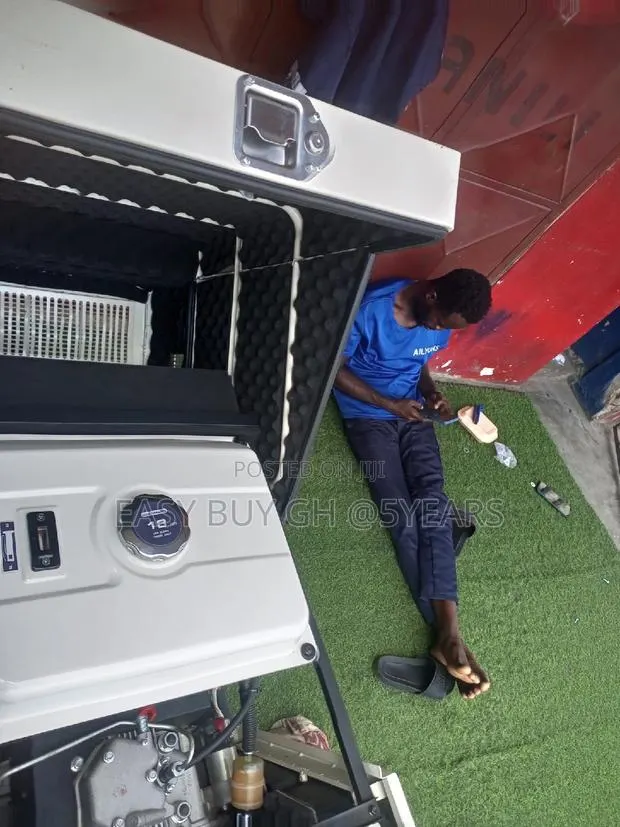 Provocative Uk Model Generator 15kva Diesel 15kva Silent · Photo 1