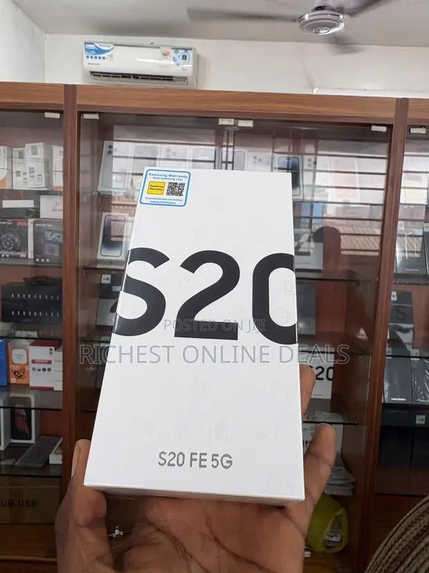New Samsung Galaxy S20 FE 5G 128 GB Blue · Photo 1