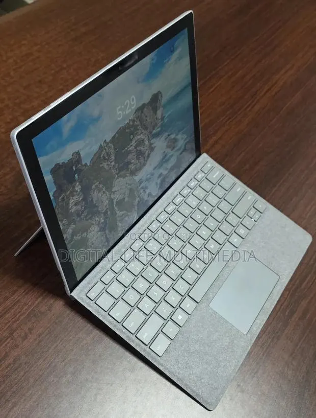Laptop Microsoft Surface Pro (2017) 8GB Intel Core i5 SSD 256GB · Photo 1
