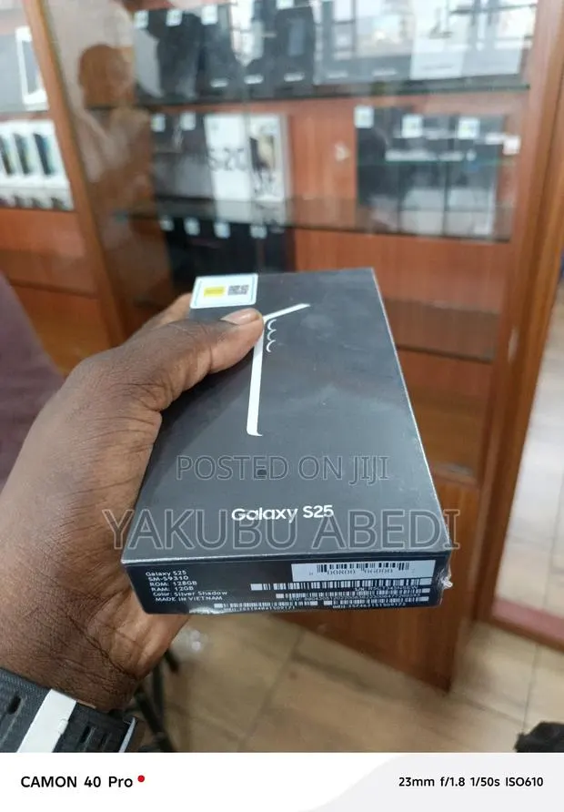 New Samsung Galaxy S25 256 GB Black · Photo 1