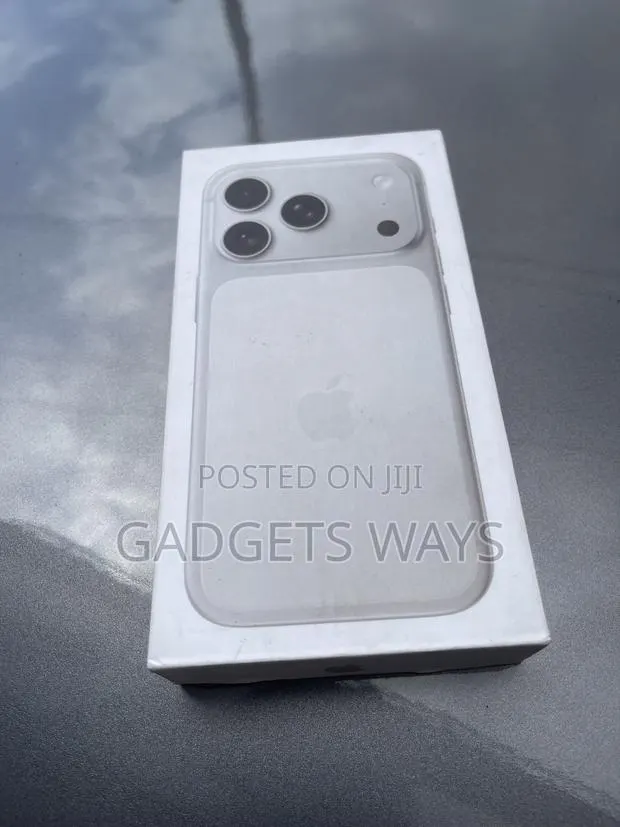 New Apple iPhone 17 Pro Max 1 TB Silver · Photo 1