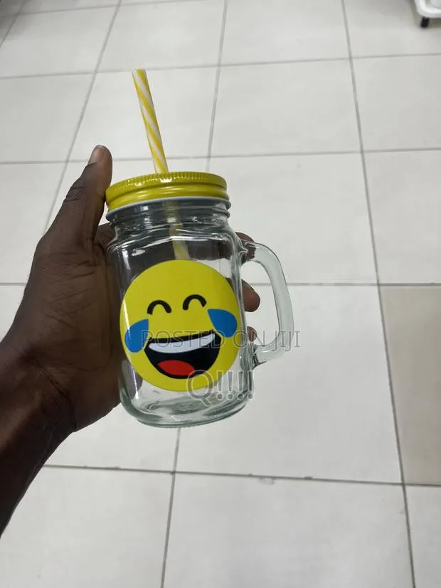 Glass Drinking Jar With a Handle · Photo 1