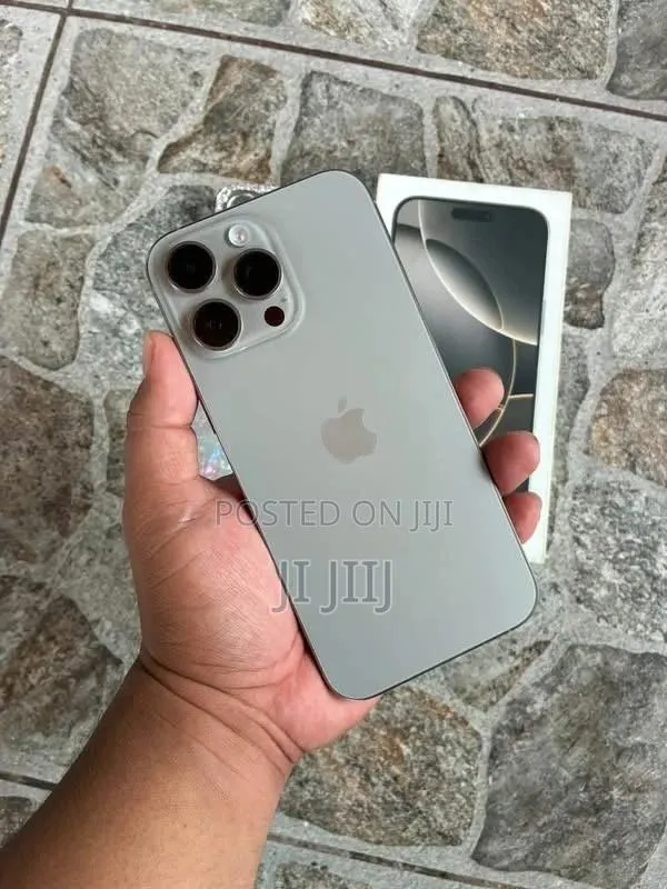 Apple iPhone 16 Pro Max 512 GB Gray · Photo 1
