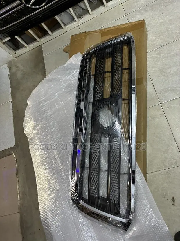 Front Grill Tundra 2008-2012 · Photo 1