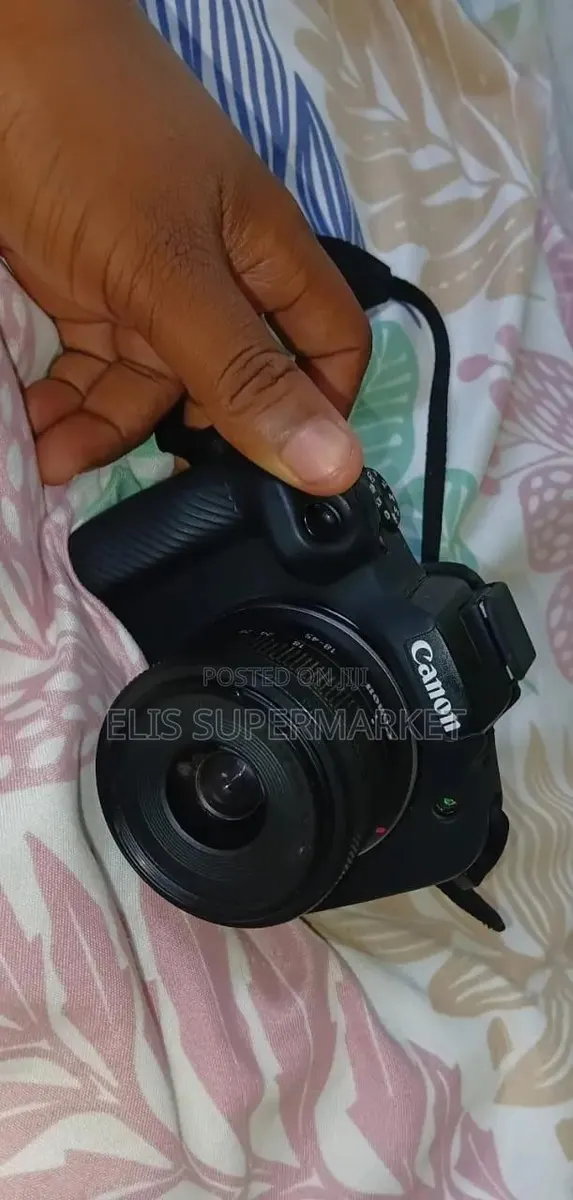 Canon Eos R100 Camera · Photo 1