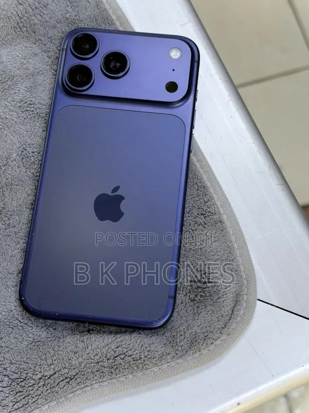 Apple iPhone 17 Pro Max 256 GB Blue · Photo 1