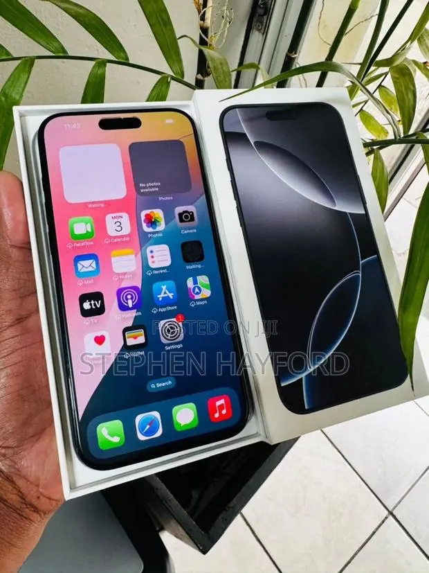 Apple iPhone 16 Pro Max 256 GB Blue · Photo 1