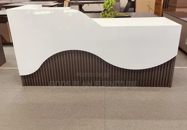 Modern Front Desk · Photo 1