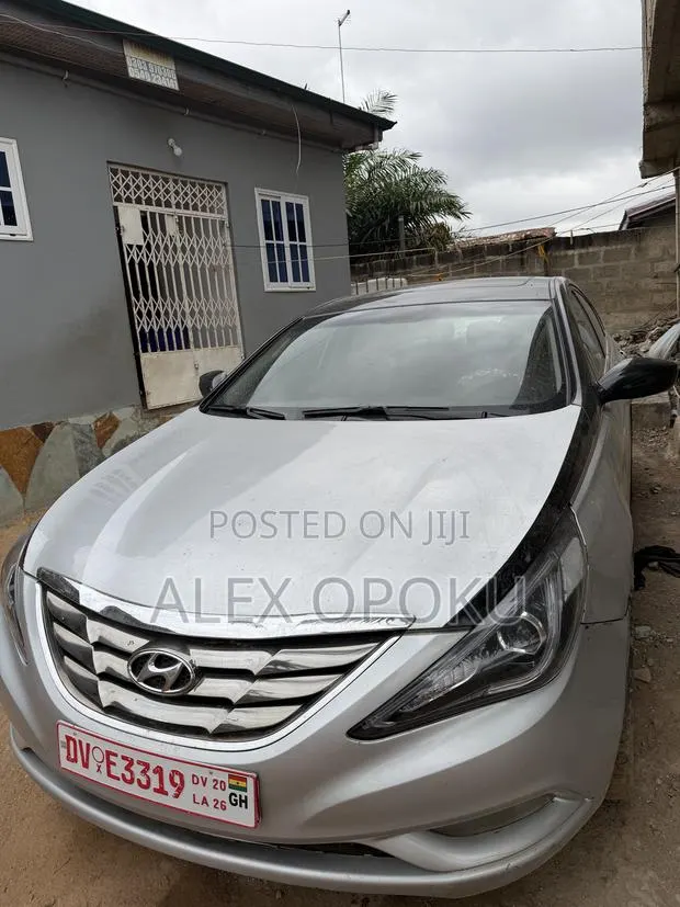 Hyundai Sonata Limited 2.0T Sedan (2.0L 4cyl 6A) 2013 Silver · Photo 1