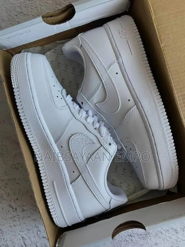 White Sneaker Unisex · Photo 1
