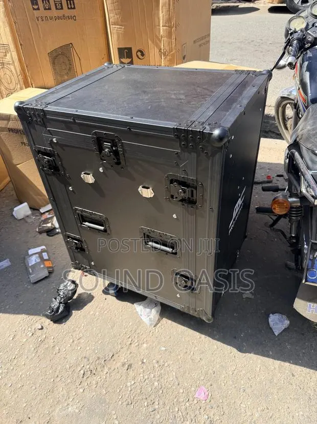 16u Heavy-Duty Amplifier Rack Flight Case · Photo 1