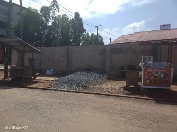 Road Side Land for Sale Located at Oyarifa · Photo 1