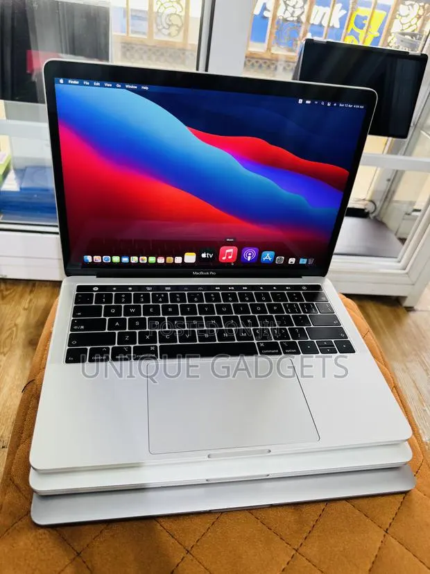 Laptop Apple MacBook Pro 2018 8GB Intel Core i5 SSD 256GB · Photo 1