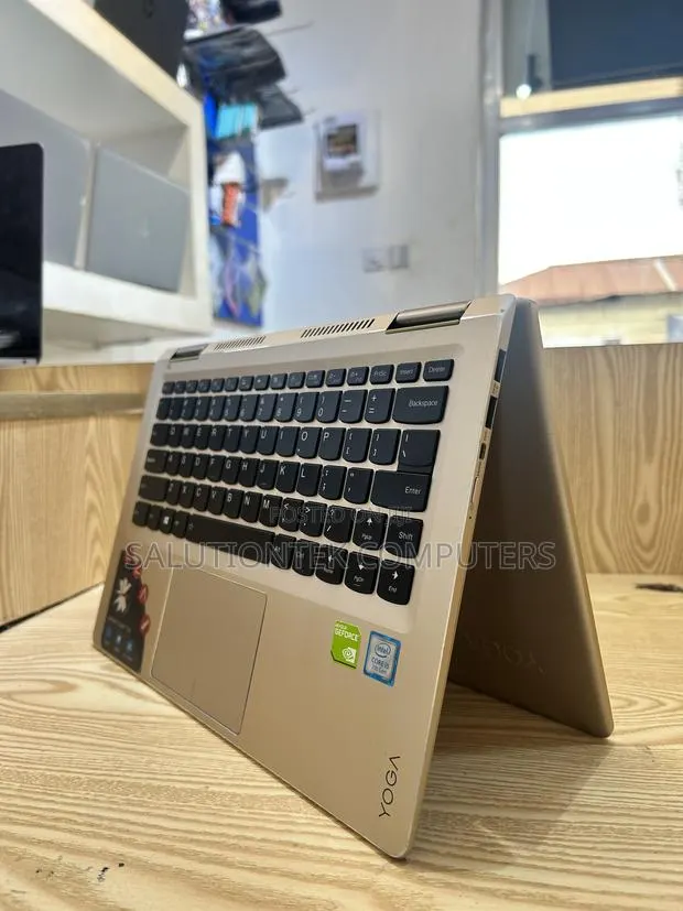 Laptop Lenovo Yoga 710 8GB Intel Core i5 SSD 256GB · Photo 1