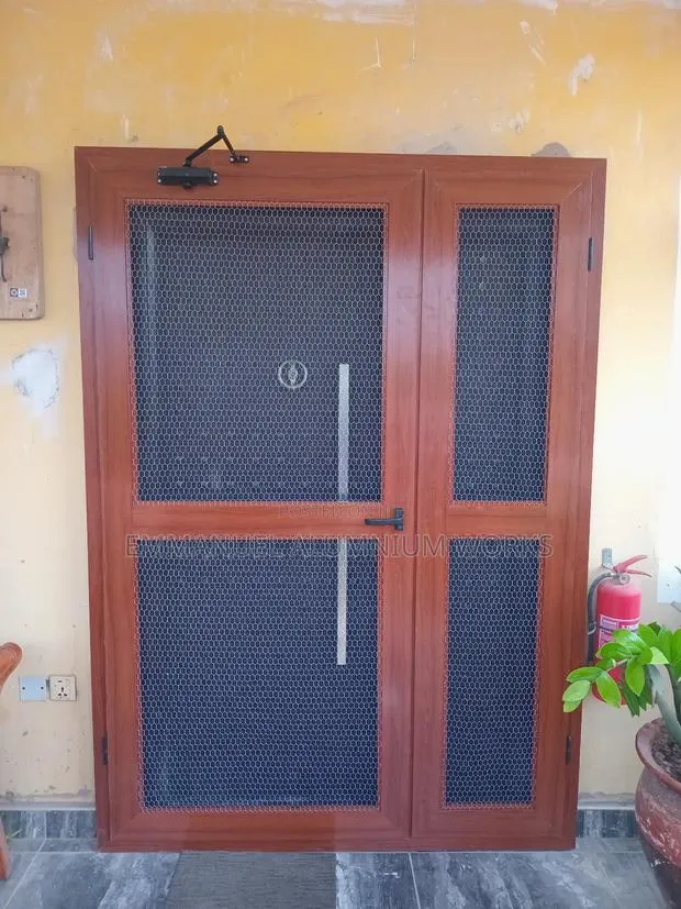 C19 Aluminium Trap Door · Photo 1