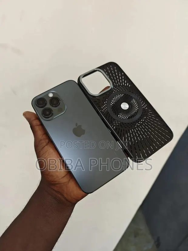 Apple iPhone 14 Pro Max 1 TB Black · Photo 1
