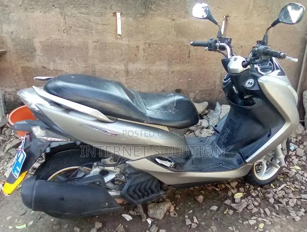 Yamaha Majesty 2019 Gray