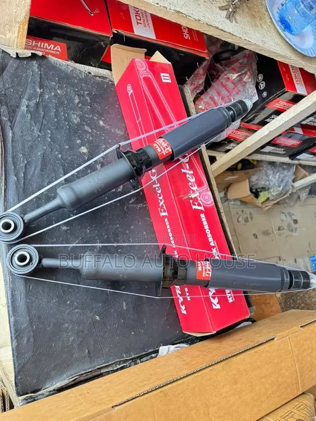 KYB Toyota Hilux 2018 Front Shock Absorber · Photo 1