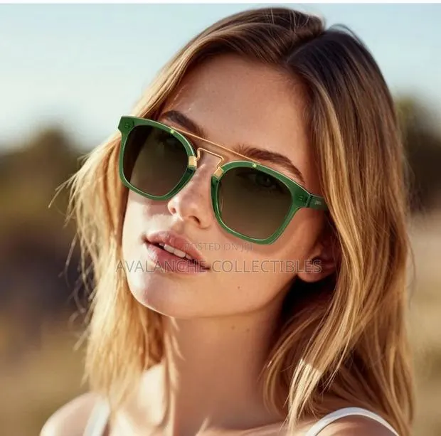 Prive Reveaux Olive Green Unisex Sunglasses · Photo 1