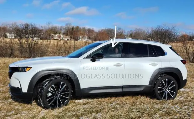 2023 Mazda Cx50 Front Left Door Glass Available · Photo 1