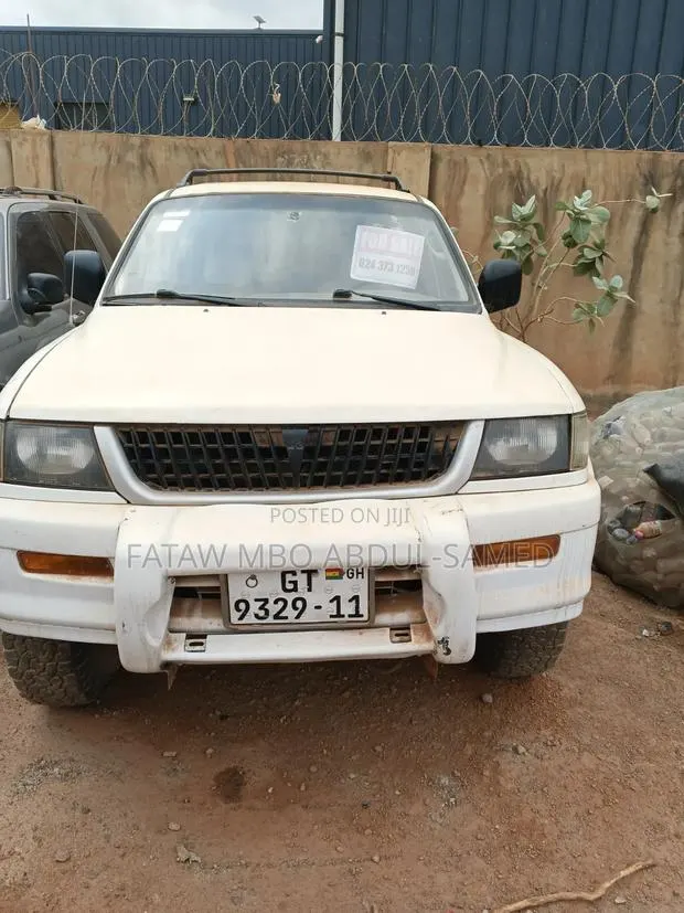 Mitsubishi Montero Sport 2012 White