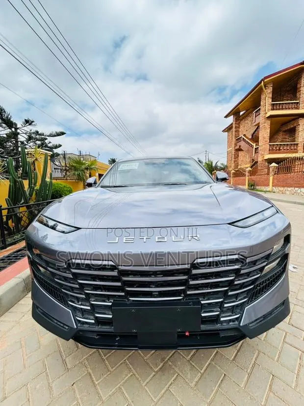 Jetour Dashing 1.5 Hybrid FWD 2023 Gray · Photo 1