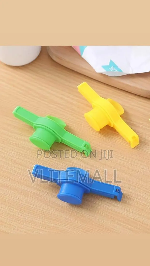 Food Bag Sealing Clip With Cover And Pour Spout · Photo 1