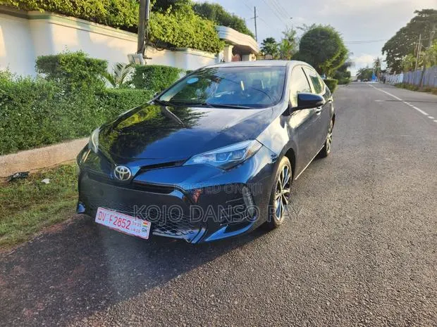 Toyota Corolla SE Special Edition 4dr Sedan (1.8L 4cyl CVT) 2017 Blue · Photo 1