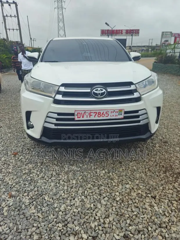 Toyota Highlander LE Plus 4x4 V6 (3.5L 6cyl 8A) 2017 White · Photo 1