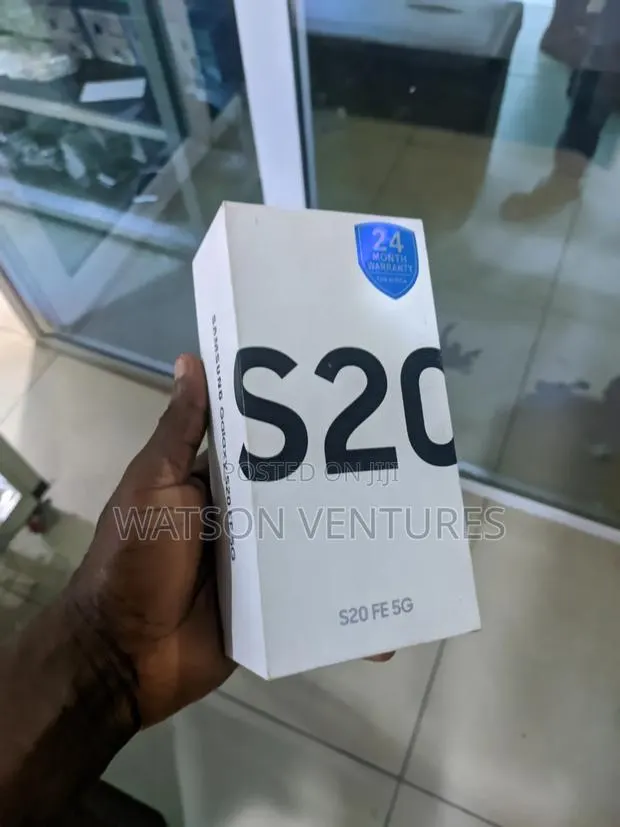 New Samsung Galaxy S20 FE 128 GB Black · Photo 1