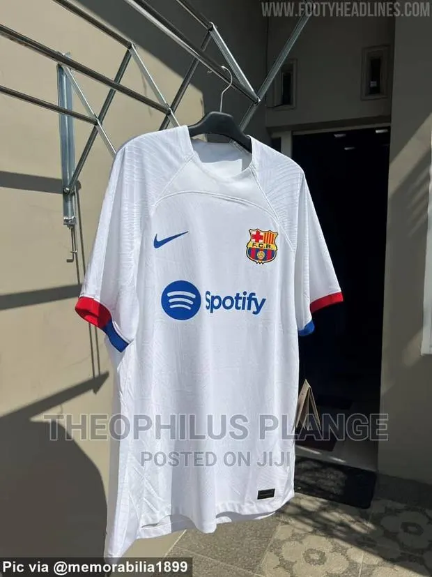 Authentic Barcelona Away Jersey · Photo 1