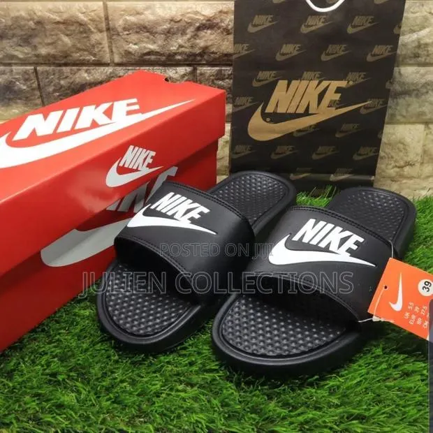 Original Nike Slides Black and White · Photo 1