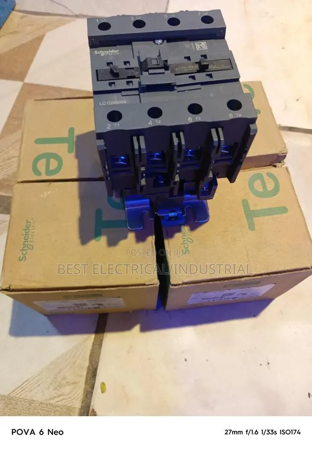 Schneider Contactors 125A · Photo 1
