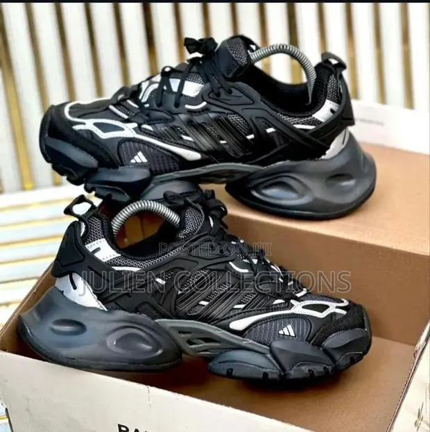 Adidas XLG Runner Black · Photo 1