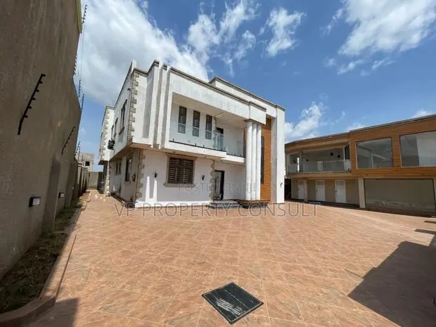 6bdrm House in Kumasi Metropolitan for sale · Photo 1