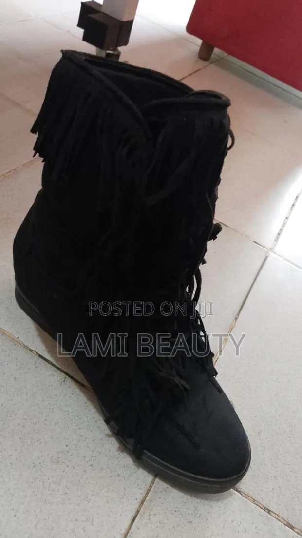 Black High Top Shoes Size 39-40 · Photo 1