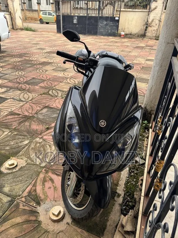 Yamaha Majesty 2012 Black · Photo 1