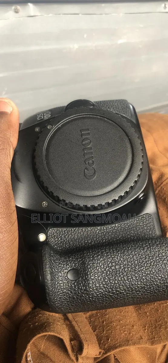 Canon 70D With a 55m and a Charger and Battery · Photo 1